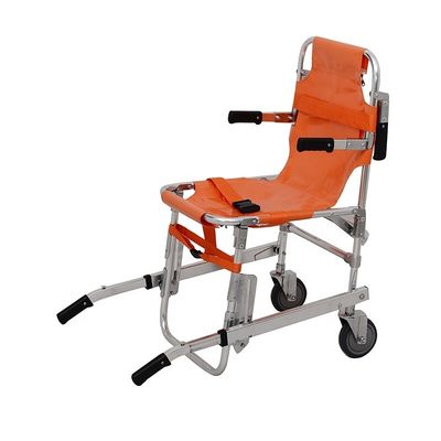 Robuste orangefarbene Treppe für den sicheren und komfortablen Transport